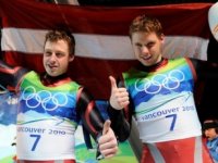 PAPILDINĀTS: Siguldieši par godu Šicu uzvarai paceļ karogus