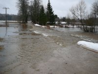 Gājēju un autobraucēju uzmanībai – applūdis ceļš Allažu pagastā!