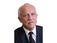 Siguldas Valsts ģimnāzijas direktors Vilnis Trupavnieks saņem augstāko apbalvojumu izglītībā