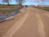 Atjaunota autotransporta kustība pa applūdušo Allažu pagasta autoceļu