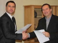 Paraksta līgumu par Pasaules kausa posma kamaniņu sportā organizēšanu Siguldā