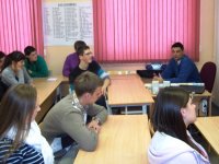 Siguldas Valsts ģimnāzijā viesojās Francijas vēstniecības atašejs Patriks Molons