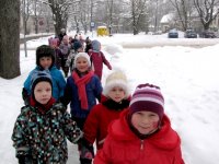 Bērnudārza „Ābelīte” bērni devās Valentīndienas pārgājienā 