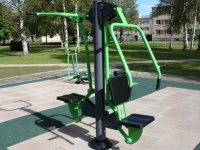 Raiņa parkā uzstādīti āra trenažieri