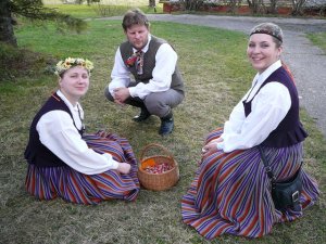 Deju kolektīvs „Ķimelītis” aicina jaunus dalībniekus