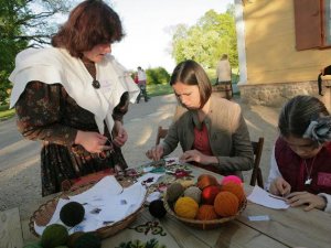 Vasaras sezonu Turaidā noslēdzot – izšuj kopā ar muižas pārvaldnieci!