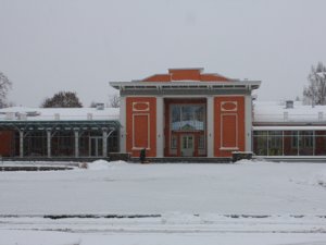 Izslēgta un ieziemota strūklaka Siguldas dzelzceļa stacijas laukumā