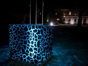 PAPILDINĀTS - Gaismas objekti Siguldas Jaunās pils dārzā