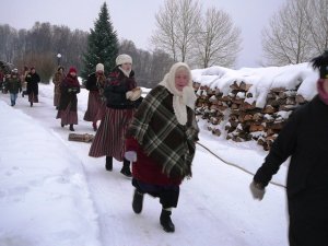 Aicina piedalīties bluķa vilkšanā Allažos