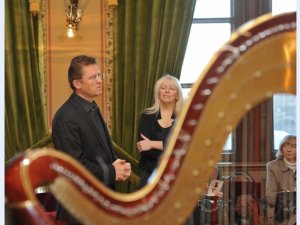 Koncertzāle „Baltais Flīģelis” laidusi klajā operdziedātāja Egila Siliņa disku 