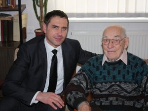 Siguldas novada Domes priekšsēdētājs sveic siguldieti 103 gadu jubilejā