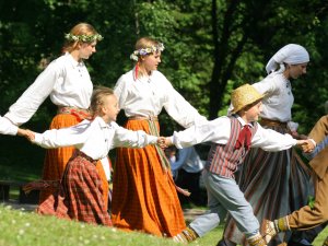 Aicina piedalīties projektā „Tautastērps pašu rokām”