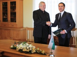 Paraksta līgumu par Starptautisko Siguldas Opermūzikas svētku rīkošanu