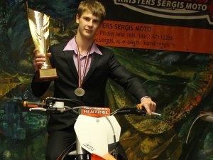 Brīvdienās motosportists izcīna divas uzvaras