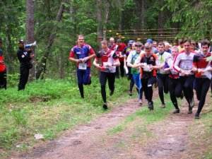 Latvijas orientieristu komandas sacenšas Silciemā