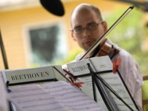 Šonedēļ Siguldas novadā: Strausu dienas, Zvaigžņotā iepirkšanās nakts un Muzikālās brokastis