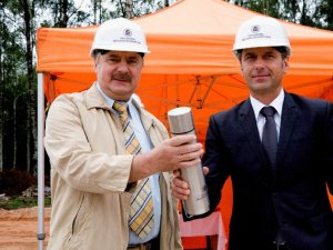 Siguldā iemūrēts pamatakmens jaunam bērnudārzam Skolas ielā 5 (VIDEO)