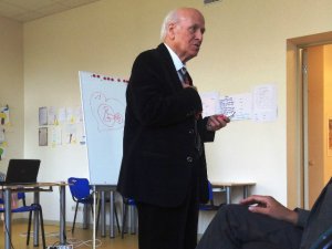 Eksperts Šalva Amonašvili atzinīgi vērtē Laurenču sākumskolu