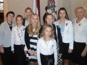 Allažu pamatskolas labākie zīmētāji tiekas ar Valsts prezidentu