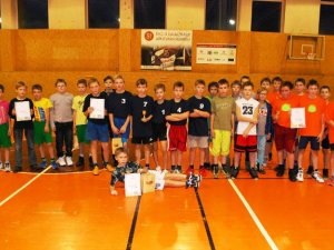 Allažu pamatskola uzvar novada skolu komandu sacensībās basketbolā