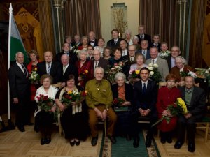 Godina pārus, kuri laulībā nodzīvojuši 50 un vairāk gadus