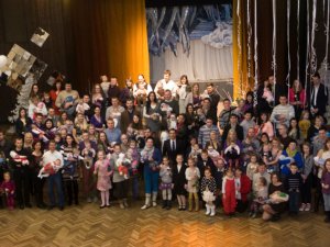 PAPILDINĀTS: Pašvaldība sveic 2013.gada otrajā pusgadā dzimušos novadniekus (VIDEO)