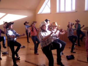 Allažu pamatskolā norisinājās deju mākslas konkurss