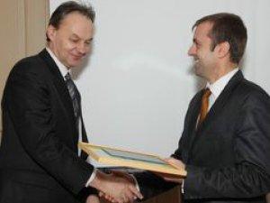 Latvijas Universitāte atzinīgi novērtē ģimnāzijas ģeogrāfijas skolotāju 