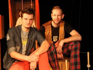 Leļļu izrāde par slavenākajiem delveriem Maksu un Moricu viesosies Siguldā