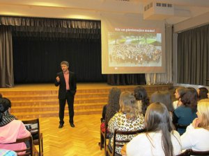 Ģimnāzijas vidusskolēni tiekas ar Rīgas Stradiņa Universitātes pasniedzējiem