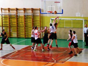 Turpinās atklātais čempionāts basketbolā vīriešiem