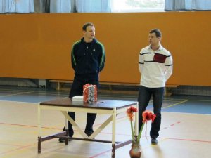 Skolēni sporto un tiekas ar brāļiem Dukuriem