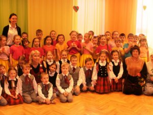 Bērnudārzā „Saulīte” ciemojas deju kolektīvs no Berģiem