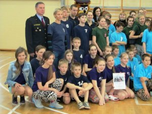 Skolēni piedalās policijas rīkotajās sacensībās