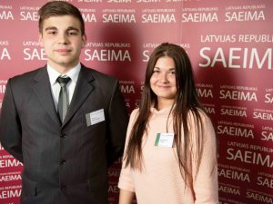 Siguldieši piedalās 4.Jauniešu Saeimā