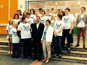 Siguldas pilsētas vidusskolas skolēni mācās vēsturi, izmantojot dzelzceļa stacijas bezvadu internetu