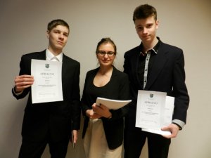 Ģimnāzijas skolēniem sasniegumi Valsts zinātniski pētniecisko darbu konferencē