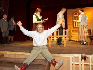 Balle un teātris Allažu pagasta Tautas namā