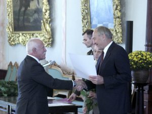 Siguldas Valsts ģimnāzija saņem ceļojošo balvu 