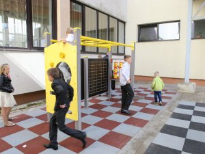 Pie Siguldas 1.pamatskolas izveidots aktīvās atpūtas laukums