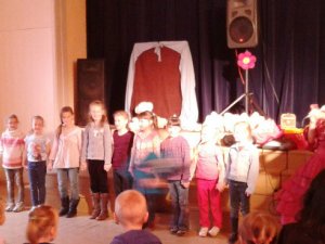 Mores pamatskolā viesojas māksliniece Inguna Lipska