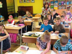 Bērnudārzu pedagogi viesojas pie jaunajiem pirmklasniekiem 1.pamatskolā