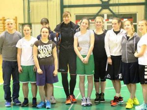 Ieva Kubliņa viesojas pie „KB Academy” meitenēm