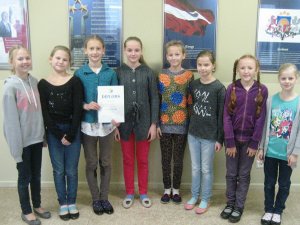 Noskaidroti skolas ceturto klašu tautas bumbas uzvarētāji