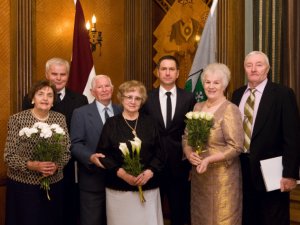 Godina novadniekus, kuri laulībā nodzīvojuši 50 un vairāk gadus