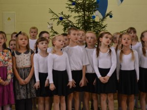 Laurenču sākumskolā aizvadīts svētku ieskaņas koncerts