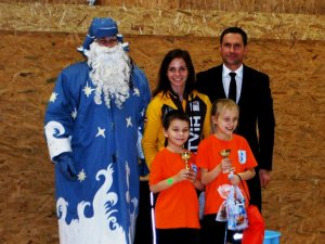 Siguldas pilsētas vidusskolas sporta klase sportiski svin Ziemassvētkus