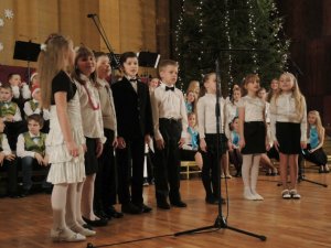 Apbalvoti Siguldas 1.pamatskolas skolēni ar labākajām sekmēm