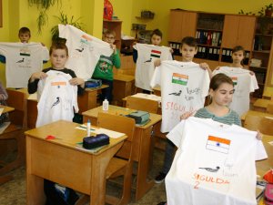 Skolēni gatavojas atbalstīt Indijas komandu