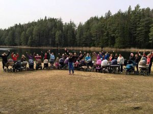 Veselības dienā - iespēja māmiņām vingrot kopā ar mazuļiem
